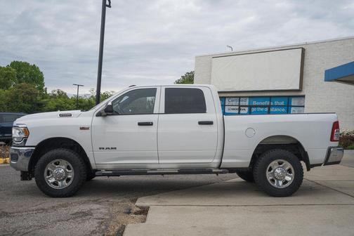 Bright White Clearcoat 2022 RAM 2500 Tradesman Crew Cab 4x4 6'4' Box