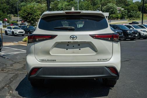 Wind Chill Pearl 2024 Toyota Highlander XLE