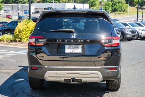 Crystal Black Pearl 2025 Honda Pilot TrailSport