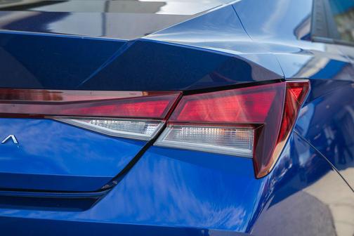 2023 Hyundai ELANTRA SE