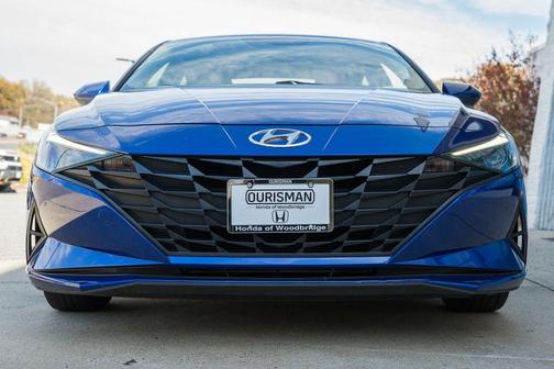 2023 Hyundai ELANTRA SE