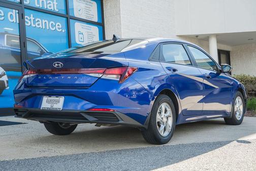 2023 Hyundai ELANTRA SE