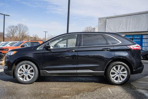 2022 Ford Edge Titanium