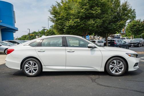 Platinum White Pearl 2019 Honda Accord LX