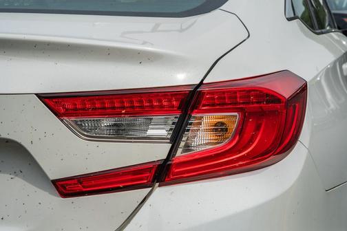 Platinum White Pearl 2019 Honda Accord LX