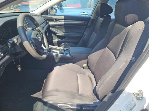 Platinum White Pearl 2019 Honda Accord LX