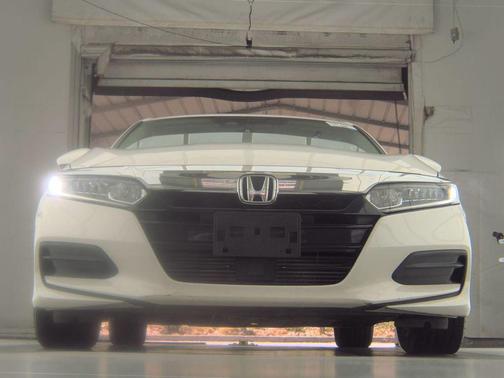 Platinum White Pearl 2019 Honda Accord LX