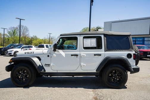 Bright White Clearcoat 2022 Jeep Wrangler Willys