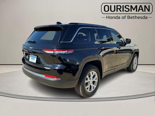 Diamond Black Crystal Pearlcoat 2023 Jeep Grand Cherokee Limited