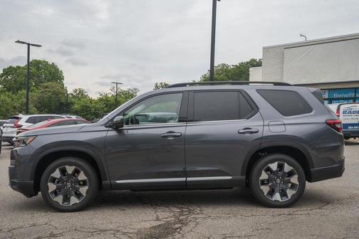 Modern Steel Metallic 2026 Honda Pilot Touring 8-Passenger