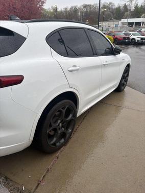 Alfa White 2022 Alfa Romeo Stelvio Ti