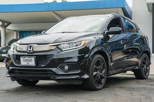 Crystal Black Pearl 2021 Honda HR-V AWD Sport
