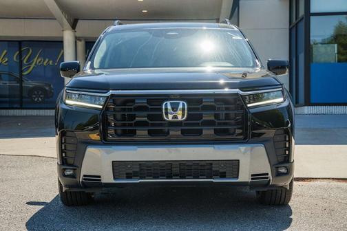 Crystal Black Pearl 2026 Honda Pilot Touring 8-Passenger