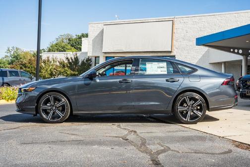 Meteorite Gray Metallic 2026 Honda Accord SE