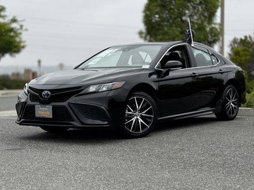 2024 Toyota Camry Hybrid SE