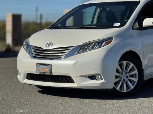 2017 Toyota Sienna 