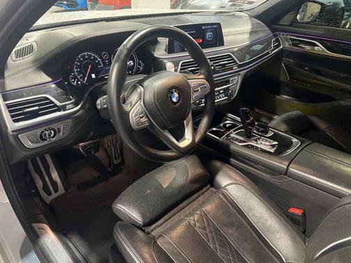 2019 BMW 750 I