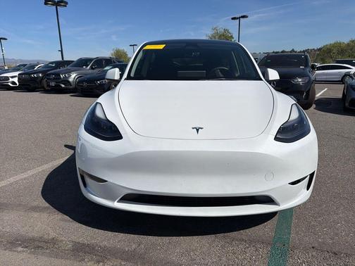 Pearl White Multi-Coat 2023 Tesla Model Y Performance Dual Motor All-Wheel Drive