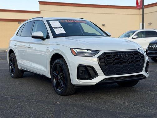Glacier White Metallic 2022 Audi Q5 55 S line Premium Plus