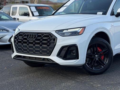 Glacier White Metallic 2022 Audi Q5 55 S line Premium Plus
