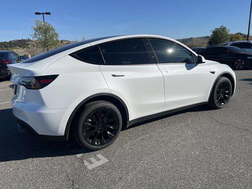 2022 Tesla Model Y Long Range Dual Motor All-Wheel Drive