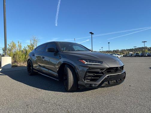 2021 Lamborghini Urus Graphite Capsule