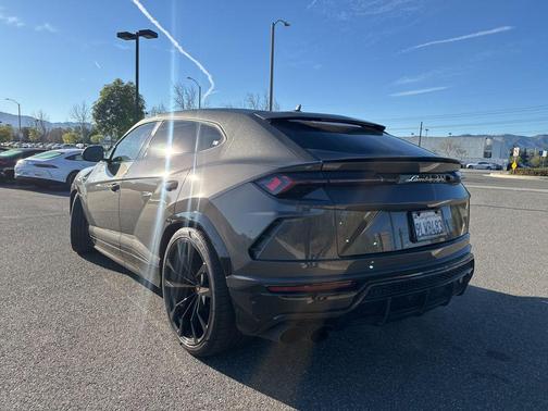 2021 Lamborghini Urus Graphite Capsule