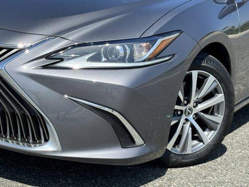2021 Lexus ES 300h Base