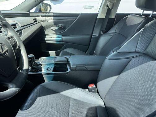 2021 Lexus ES 300h Base