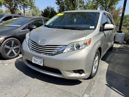 2015 Toyota Sienna LE