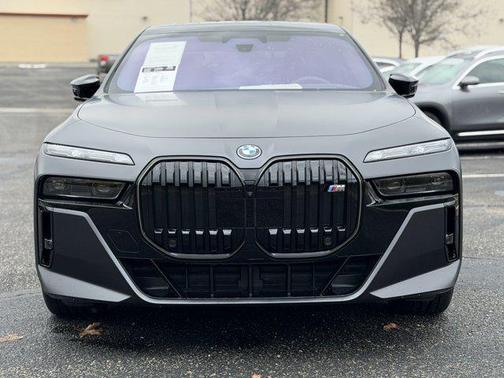 2025 BMW i7 M70
