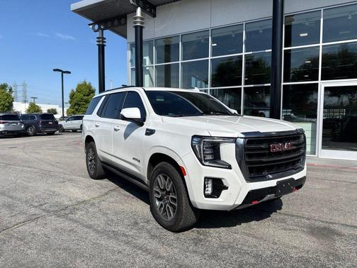 White Frost Tricoat 2023 GMC Yukon 4WD AT4