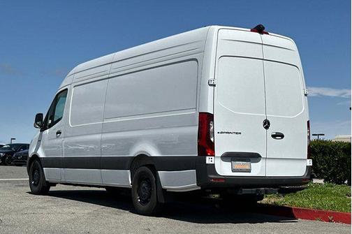 2024 Mercedes-Benz eSprinter 2500