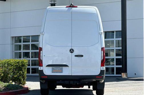 2024 Mercedes-Benz eSprinter 2500