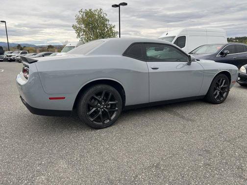 2022 Dodge Challenger SXT