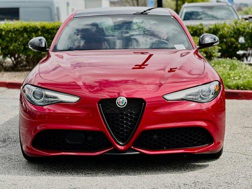 Rosso Etna 2023 Alfa Romeo Giulia Veloce RWD