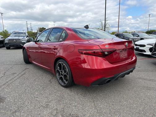 Rosso Etna 2023 Alfa Romeo Giulia Veloce RWD