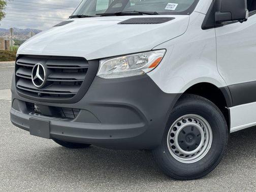 2025 Mercedes-Benz Sprinter 2500 Standard Roof
