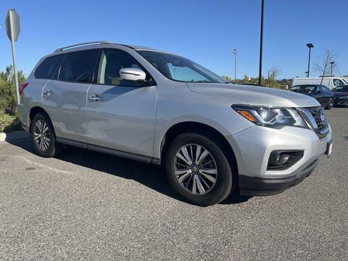 2020 Nissan Pathfinder SV