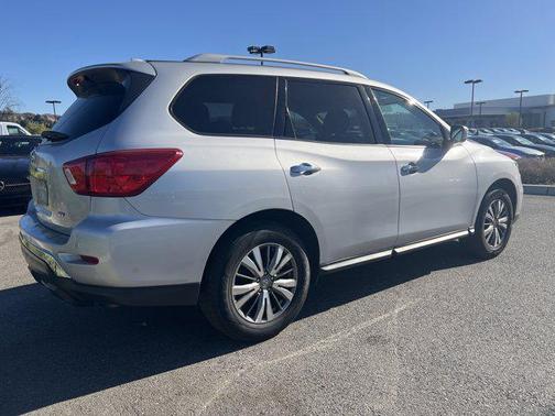 2020 Nissan Pathfinder SV