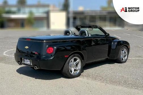 2005 Chevrolet SSR Base