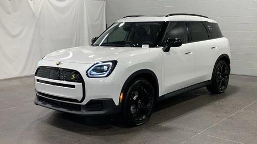 White Metallic 2025 MINI Countryman Base