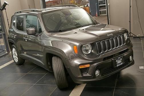Photo 3 of 32 of 2019 Jeep Renegade Latitude