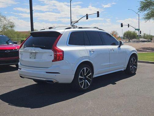 2019 Volvo XC90 T6 Momentum