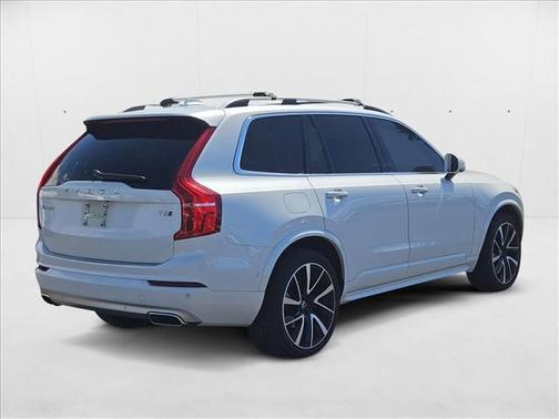 2019 Volvo XC90 T6 Momentum
