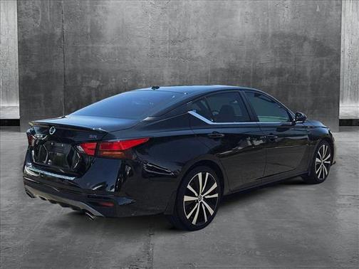 2021 Nissan Altima SR FWD