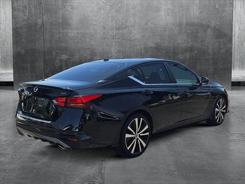 2021 Nissan Altima SR FWD
