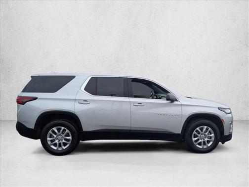 Silver Ice Metallic 2022 Chevrolet Traverse LS