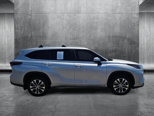 2024 Toyota Highlander Hybrid XLE