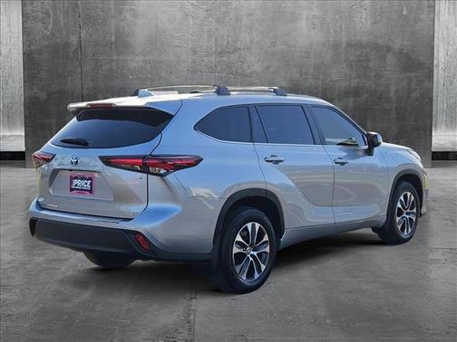2024 Toyota Highlander Hybrid XLE